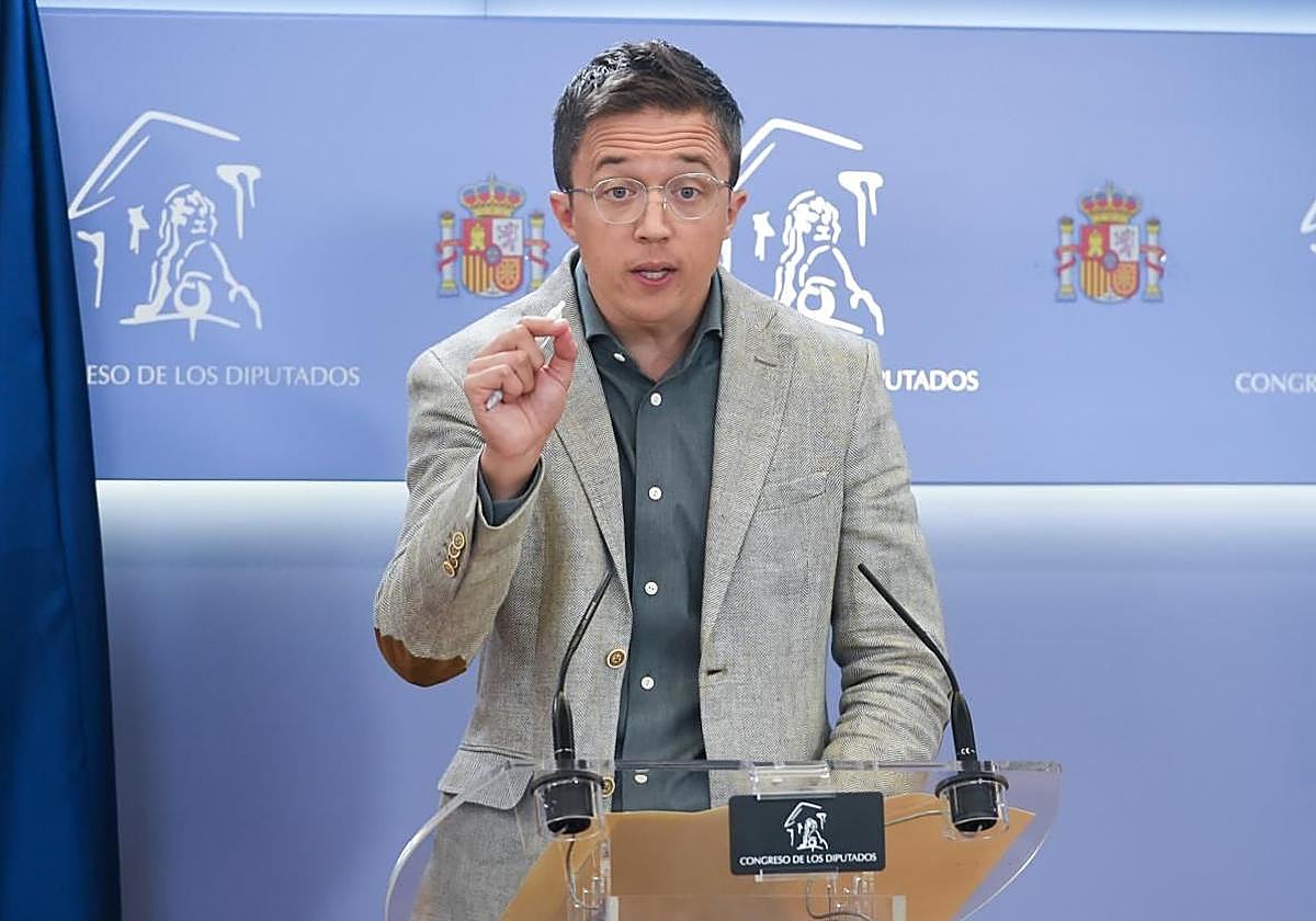 El portavoz de Sumar, Íñigo Errejón, este martes durante la rueda de prensa en el Congreso.