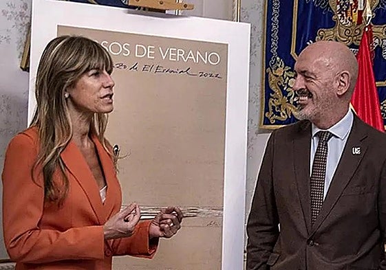 Begoña Gómez con el rector de la Complutense, Joaquín Goyache