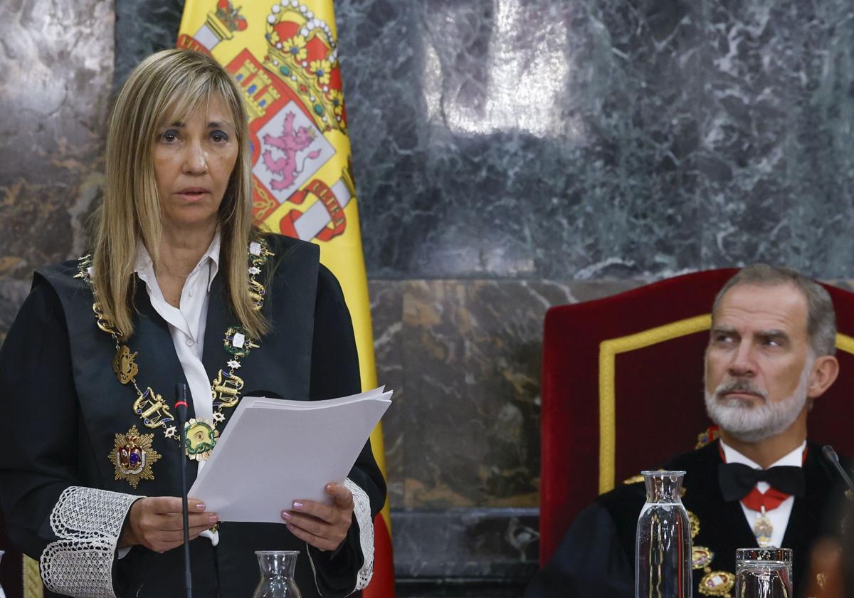 Isabel Perelló lee su esperado discurso en la apertura del año judicial hace diez días.