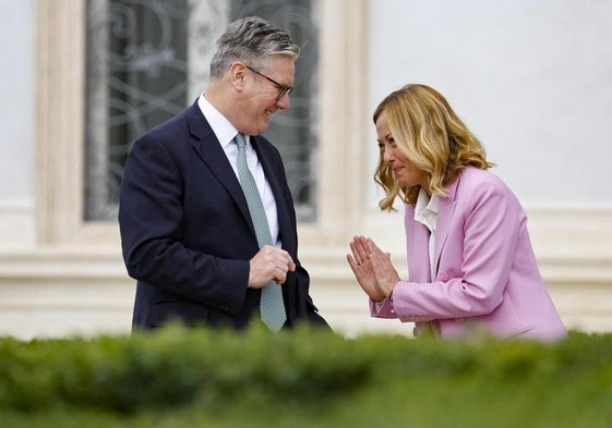 Meloni y Starmer, durante su reunión en Villa Doria Pamphilj, en Roma.