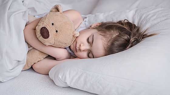 Dormir es una parte fundamental de su rendimiento escolar. Te contamos cómo conseguir que descansen al 100%