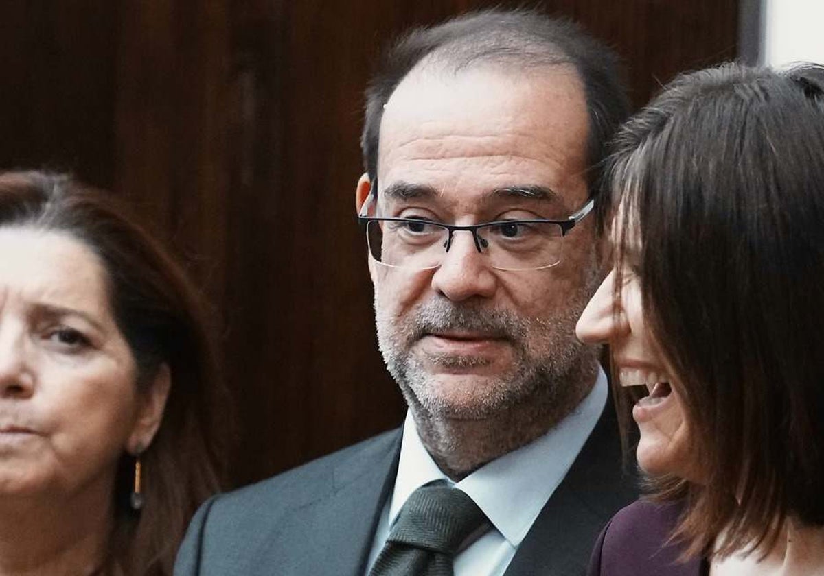 El magistrado del Supremo Dimitry Berberoff junto a la presidenta de la asociación de jueces APM, María Jesús del Barco (a la derecha de la imagen).