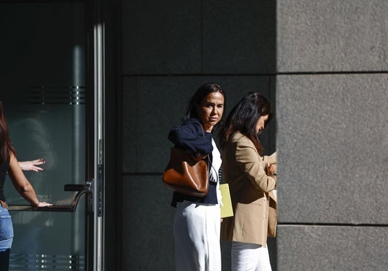 La expresidenta de ADIF Isabel Pardo de vera a su salida este lunes de la Audiencia Nacional.