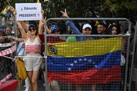 Concentración de venezolanos frente al Congreso para reivindicar a Edmundo González presidente electo