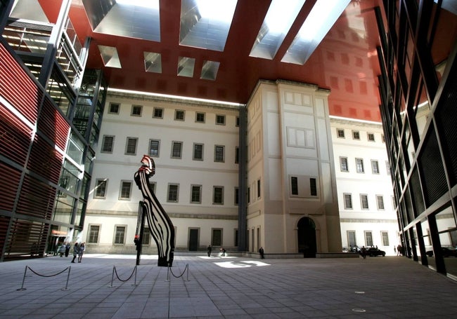 La conexión de los edificios Nouvel y Sabatini en el Museo Reina Sofía.