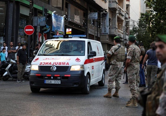 El trasiego de ambulancias en Líbano era constante este martes.