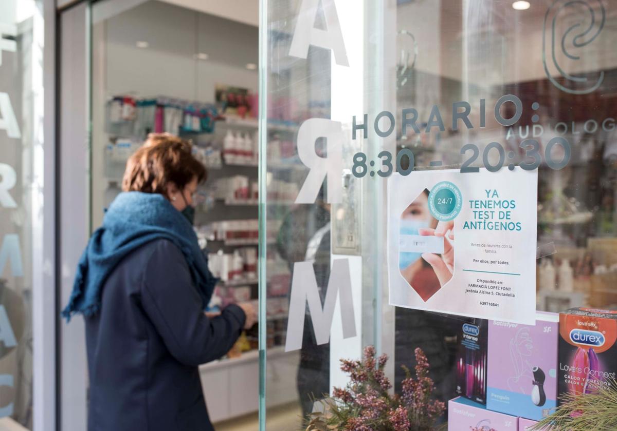 Una farmacia en Mahón (Menorca).