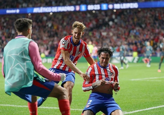 Giménez celebra el gol que le dio la victoria al Atlético.