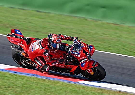 Pecco Bagnaia, rodando este viernes en el circuito Marco Simoncelli de Misano.