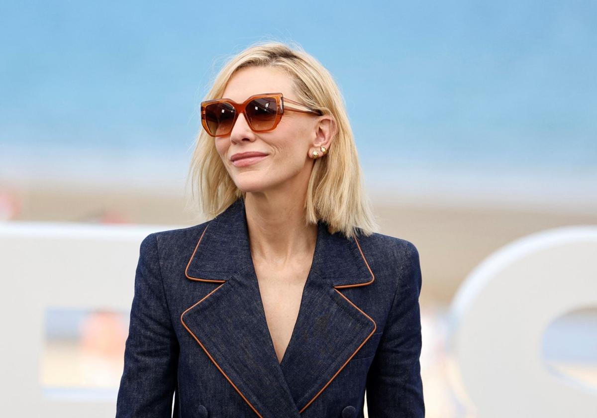 La actriz Cate Blanchett posa ante los fotógrafos en San Sebastián.