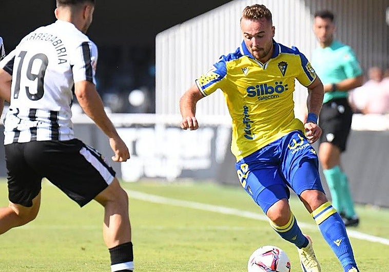 El Cádiz conquista el Cartagonova y deja al Cartagena en una situación delicada
