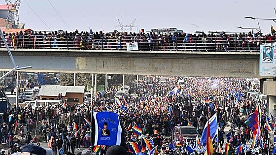 Miles de seguidores de Evo Morales entran a La Paz y exigen su habilitación como candidato
