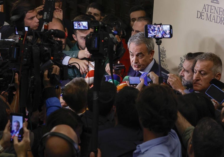 Zapatero participa en la presentación del libro «La democracia y sus derechos» del que ha sido coordinador