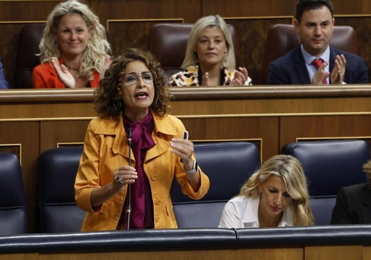 María Jesús Montero interviene en la sesión de control al Gobierno de este miércoles.