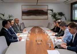 Reunión entre los directivos de STC y el ministro Carlos Cuerpo y su equipo.