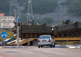 Israel despliega blindados y tanques en la frontera con Líbano.