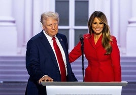 Melania Trump acompaña a su marido en un mitin tras el intento de asesinato del pasado julio.