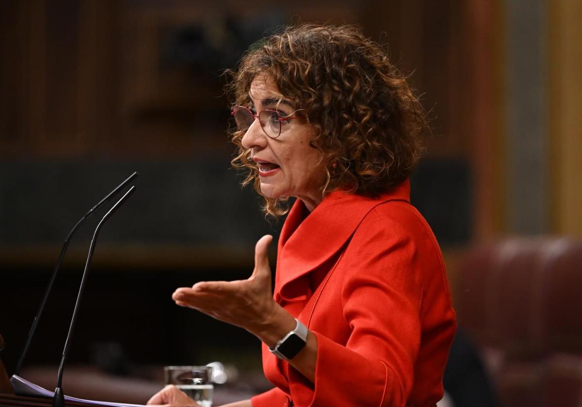 La vicepresidenta primera, María Jesús Montero, durante su comparecencia en el Congreso.