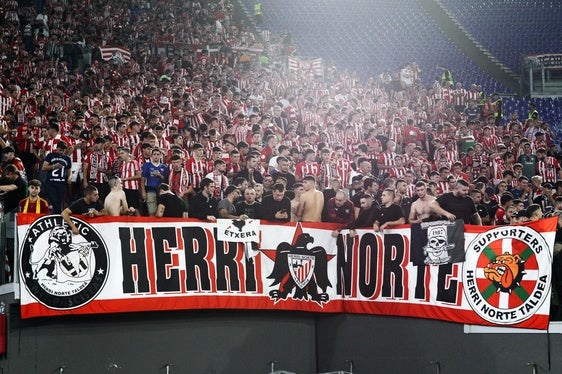 Radicales de Herri Norte en el estadio de la Roma.