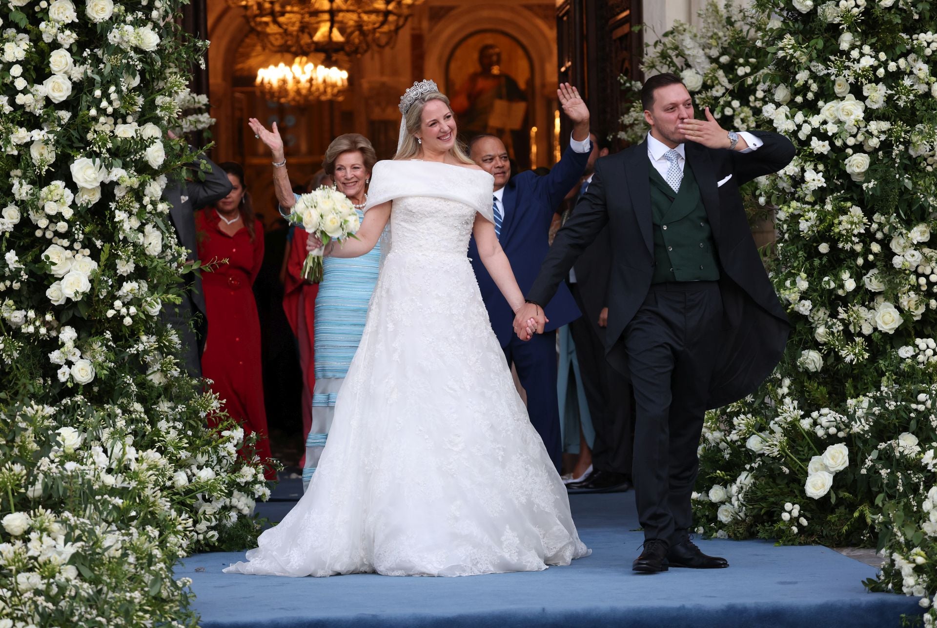 Teodora de Grecia y Matthew Kumar salen este sábado de la Catedral de la Anunciación de Santa María convertidos ya en marido y mujer.