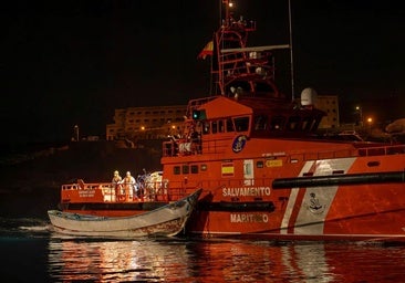 Nueve muertos y 48 desaparecidos tras volcar un cayuco frente a El Hierro