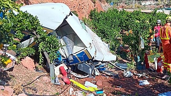 Tres muertos al estrellarse un helicóptero en Valencia tras chocar con unos cables de alta tensión