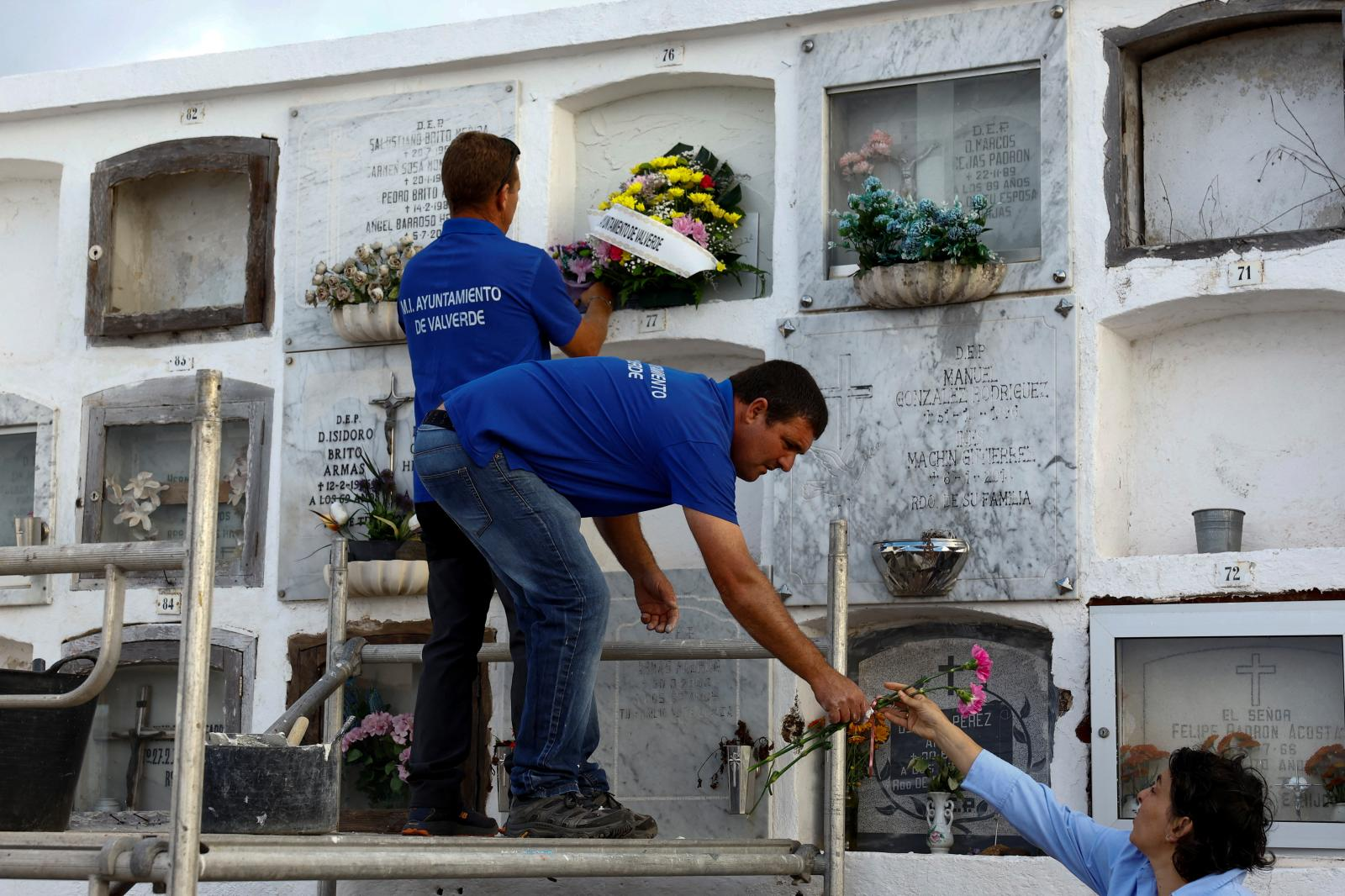 Entierro de los nueves migrantes fallecidos en el naufragio del sábado en las costas de El Hierro