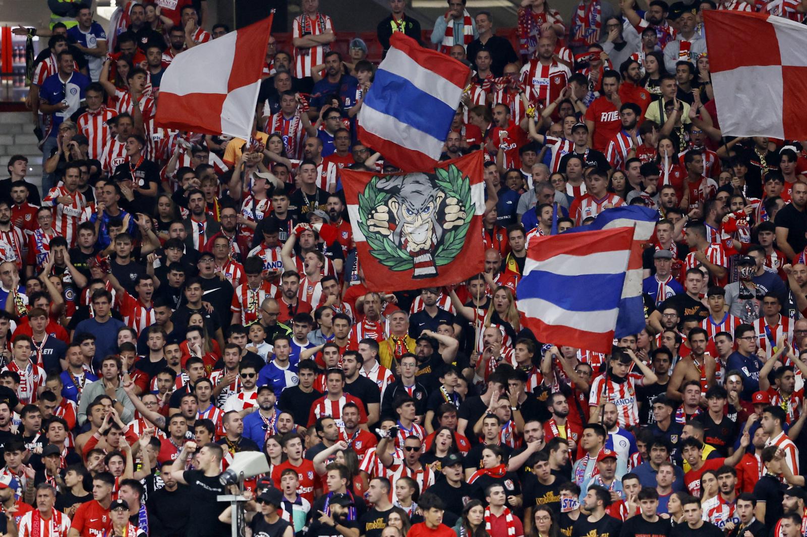 Afición del Atlético de Madrid durante el pasado derbi madrileño.