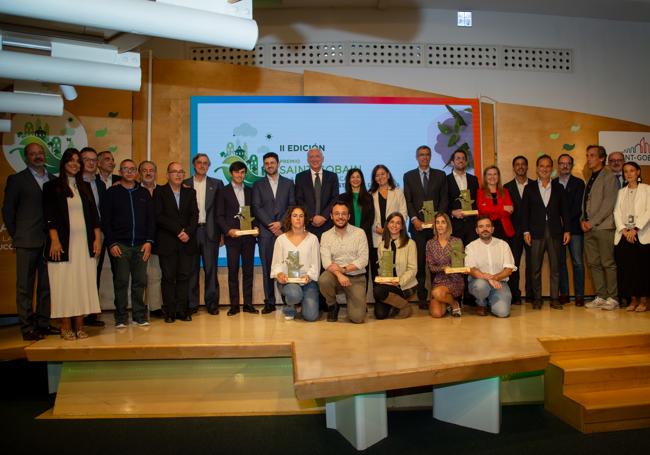 Foto de familia de los premiados.