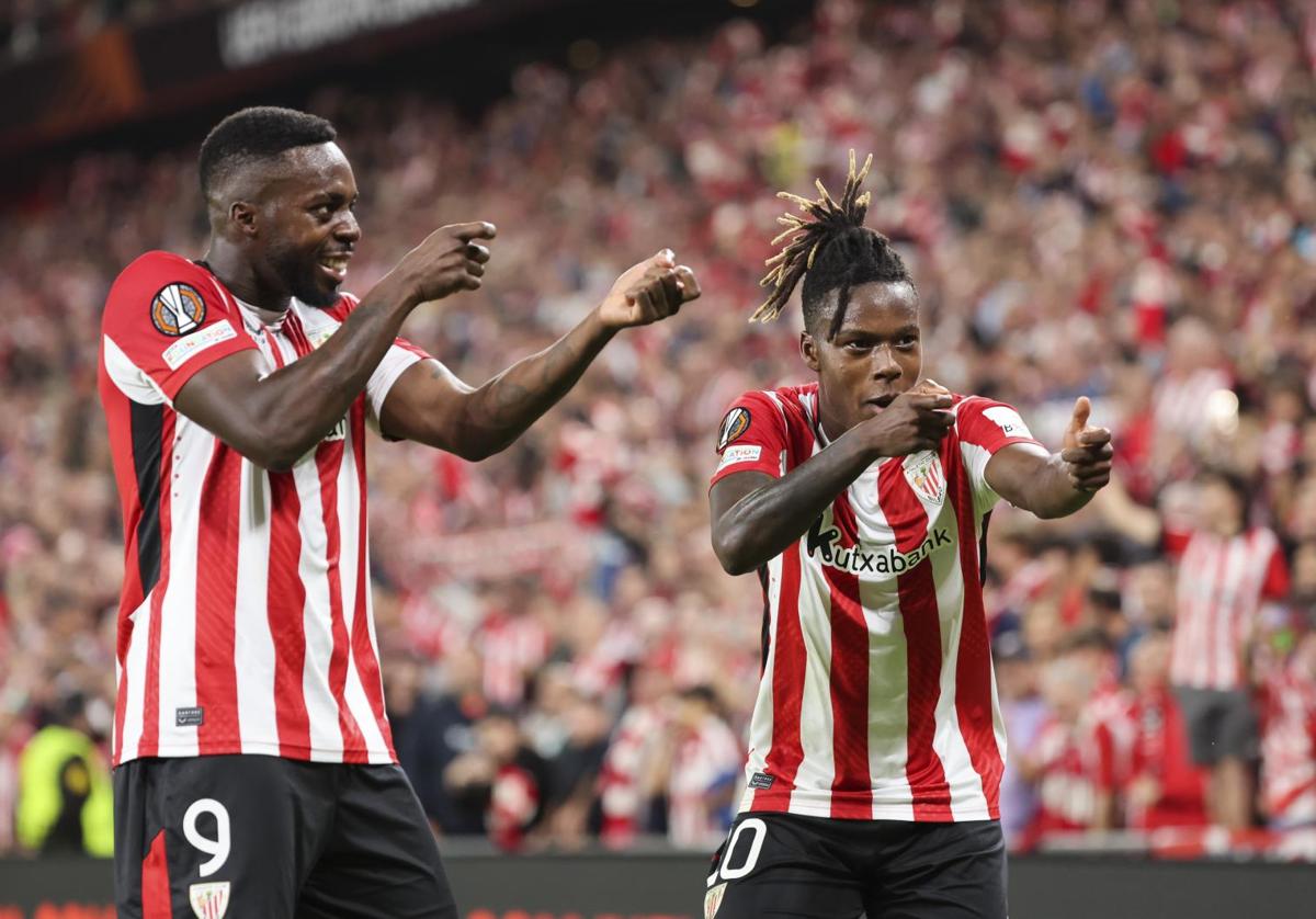 Iñaki y Nico Williams celebran el gol del primero.