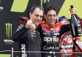 Romano Albesiano, junto a Aleix Espargaró.