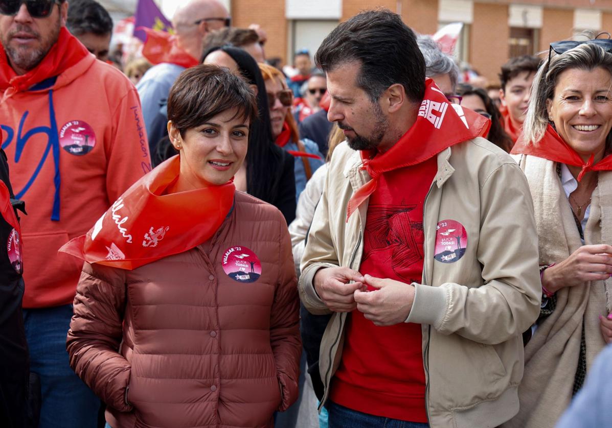 El secretario de los socialistas castellanoleoneses, Luis Tudanca (derecha), junto a la ministra de Vivienda, Isabel Rodríguez, en un acto regional del partido.