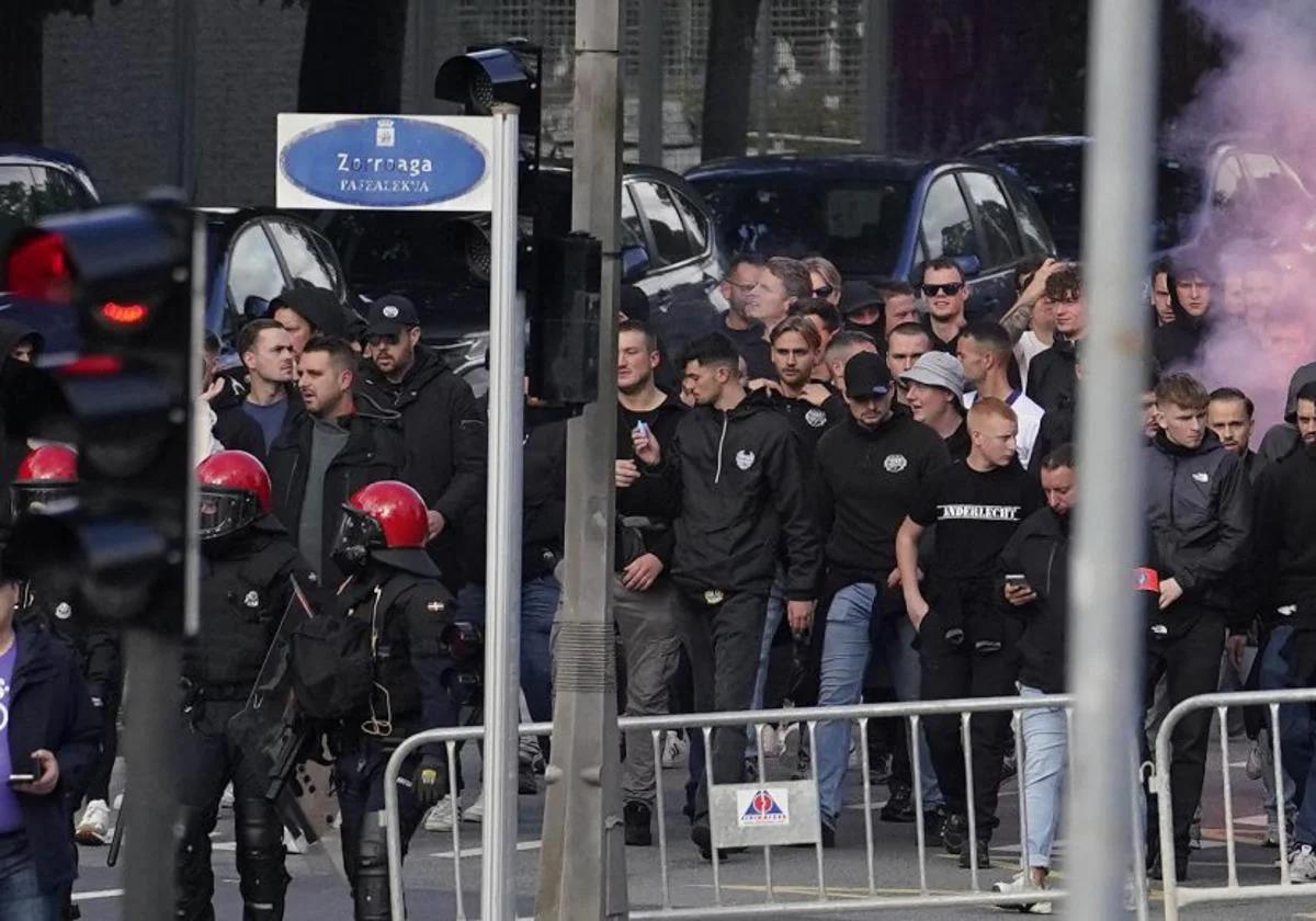 El juez prohíbe acercarse a Anoeta a los ultras del Anderlecht en libertad tras los altercados