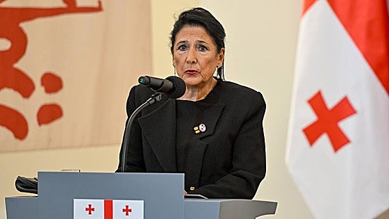 Georgia quiere destituir a su presidenta por viajar al extranjero «sin consentimiento»