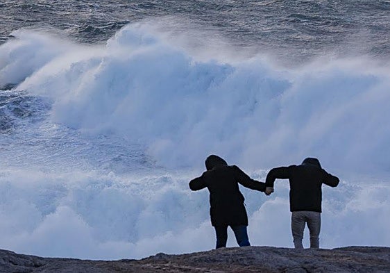 La Aemet lanza un aviso especial por viento, oleaje y lluvias para el martes, miércoles y jueves