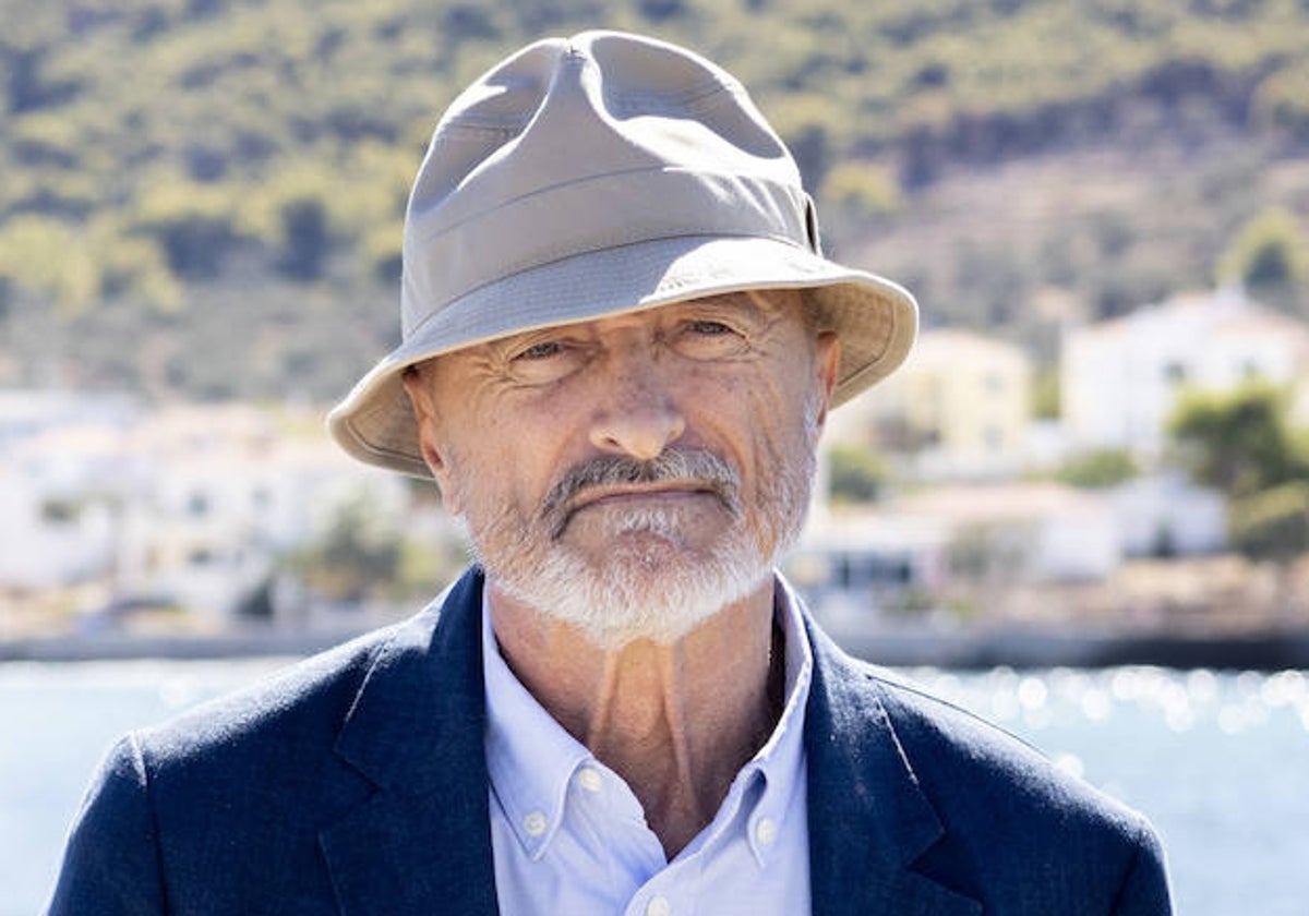 Arturo Pérez-Reverte on the Greek island of Agistri.