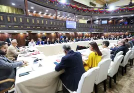 Sesión de la Asamblea Nacional de Venezuela que preside el dirigente chavista Jorge Rodríguez (a la izquierda encabezando la mesa).