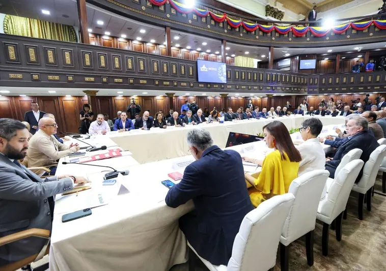 Sesión de la Asamblea Nacional de Venezuela que preside el dirigente chavista Jorge Rodríguez (a la izquierda encabezando la mesa).