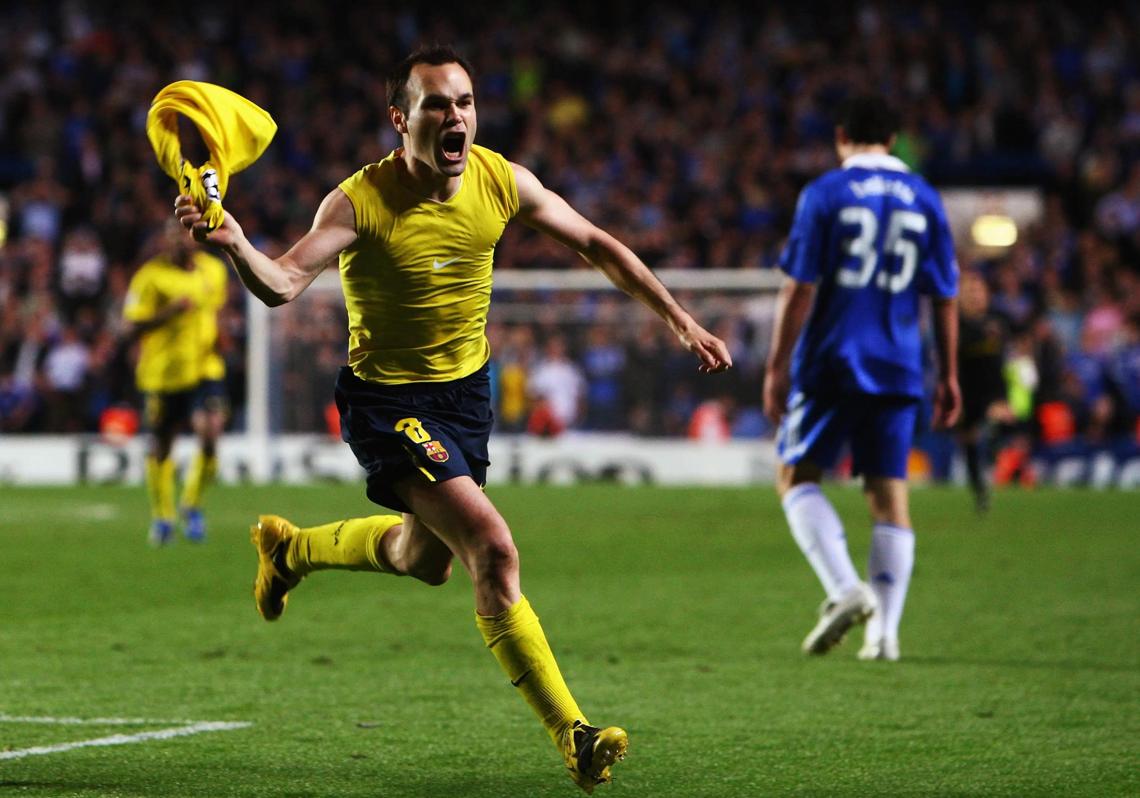 Andres Iniesta, celebrando el gol contra el Chelsea que metió al Barcelona en la final de la Champions en Stamford Bridge en 2009