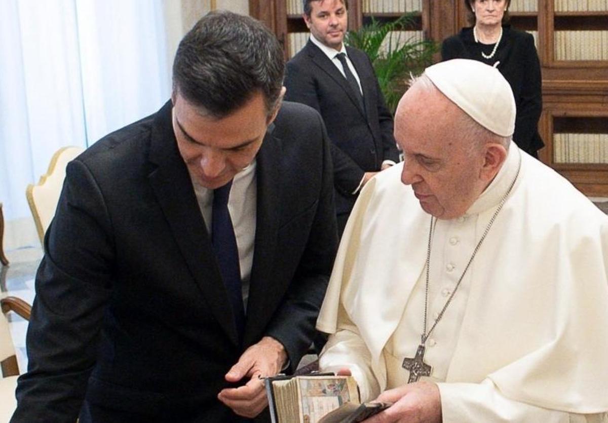 Pedro Sánchez, con el papa Francisco.