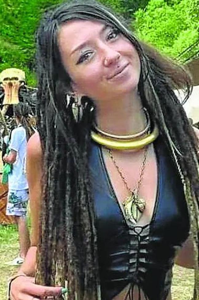 Icono de la barbarie. La fotografía de Shani Louk, la joven germano-israelí de 22 años asesinada por Hamás en el ataque a un festival de música, conmocionó a la comunidad internacional.