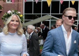 Marius Borg con su madre la princesa Mette-Marit.