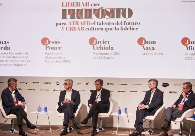 Tomás Pereda moderó la mesa sobre cómo el propósito puede atraer y fidelizar el talento del futuro, en la que partiparon Jesús Ponce, presidente de Novartis España; Javier Urbiola, presidente y CEO de ISS España; Juan Naya, CEO de ISDIN y Jaume Miquel, presidente y CEO de Tendam.