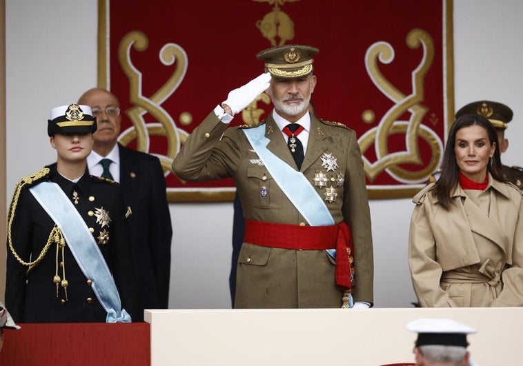 Los Reyes y la princesa de Asturiaspresiden este sábado el tradicional desfile del Día de la Fiesta Nacional