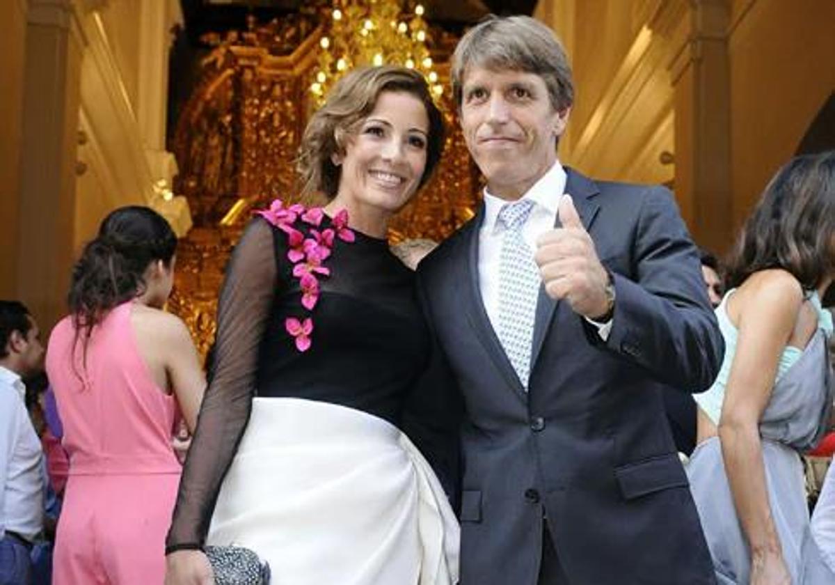 La pareja, muy sonriente.