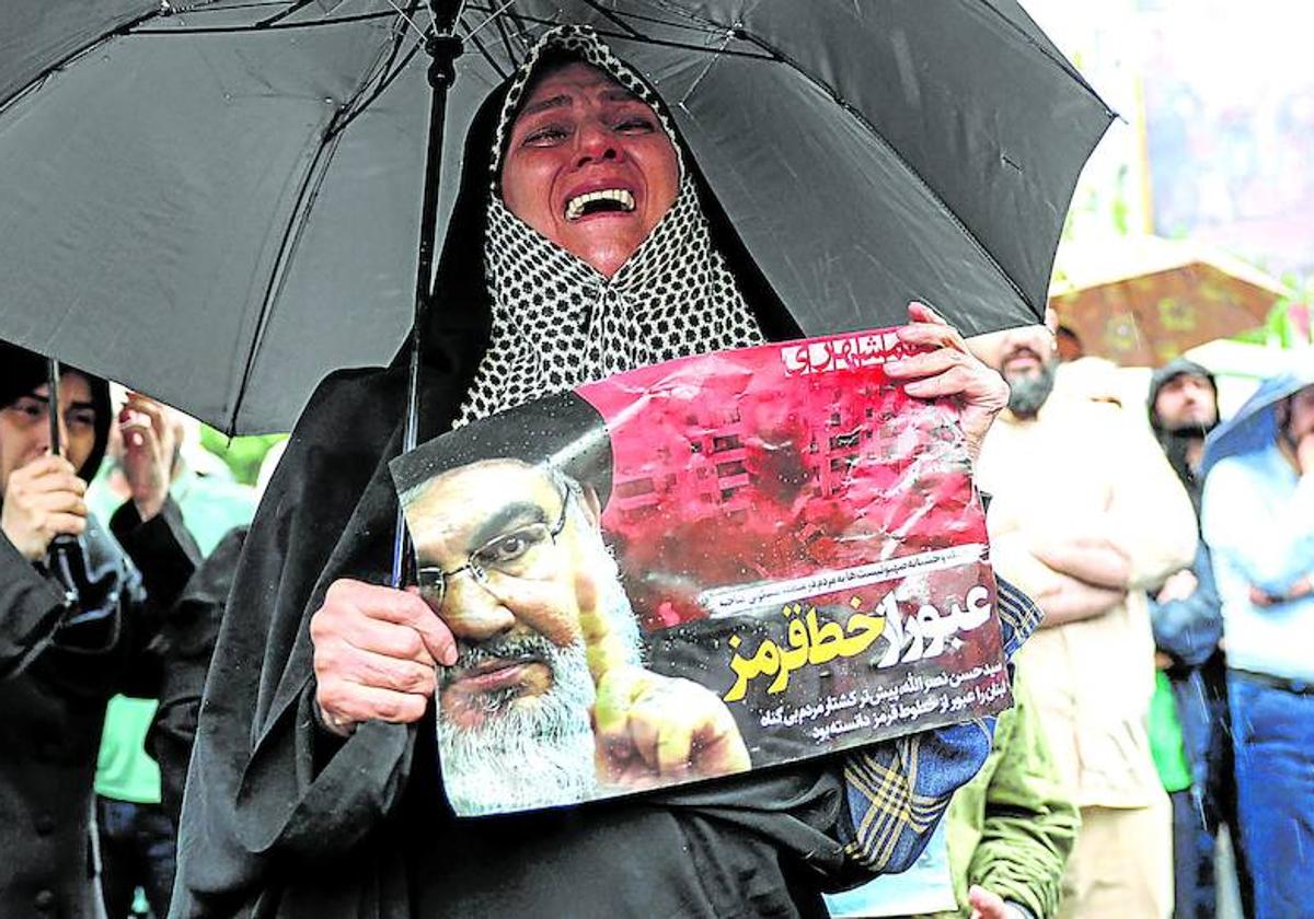 Una protesta en Teherán contra Israel tras el asesinato de Hasán Nasrala.