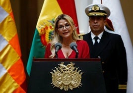 Jeanine Áñez en una fotografía de archivo durante su etapa al frente de la jefatura de Estado de Bolivia de forma interina, en el Palacio Presidencial de La Paz.