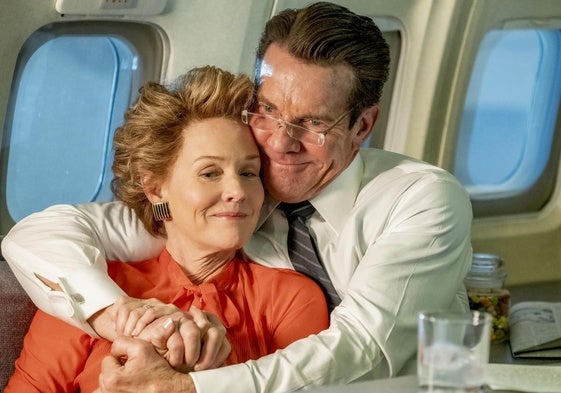 Dennis Quaid y Penelope An-Miller, caracterizados como Ronald y Nancy Reagan.