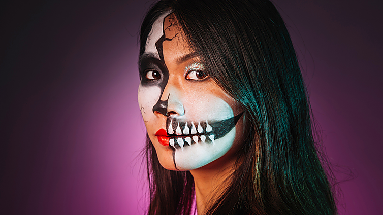 ¿Listo para lucir lookazo en Halloween? Completa tu disfraz con estos cosméticos y aprende trucos de maquillaje