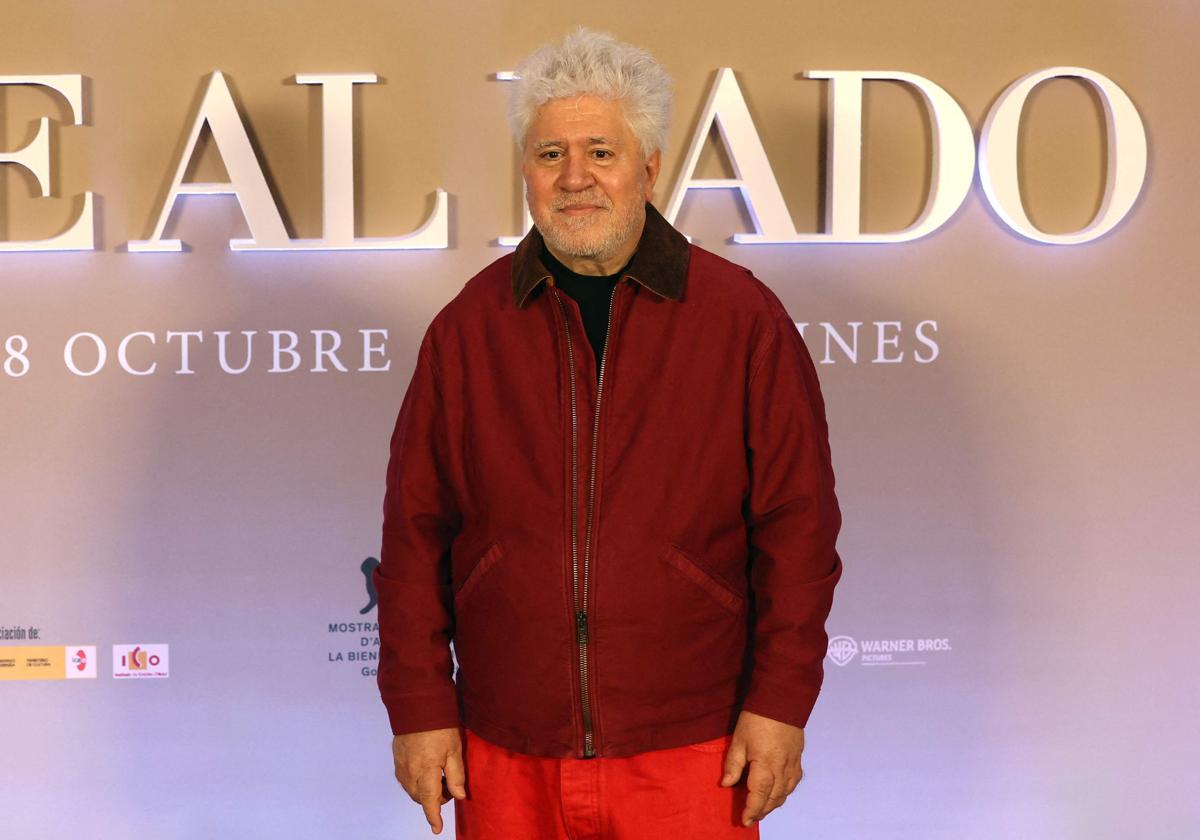 Pedro Almodóvar estrena 'La habitación de al lado', protagonizada por Julianne Moore y Tilda Swinton.